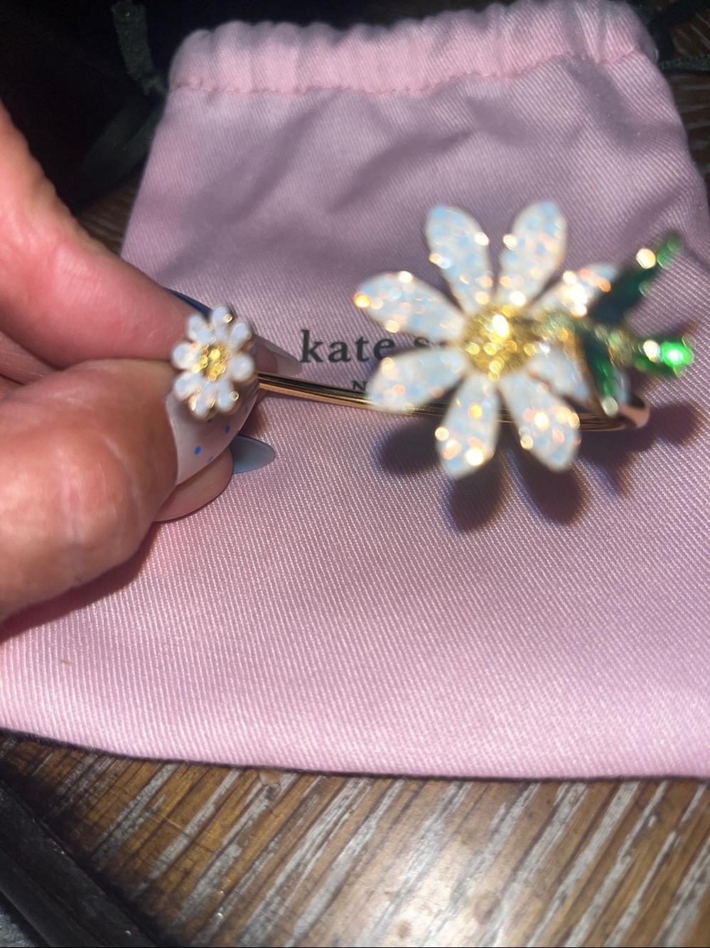 NWOT Kate Spade Dazzling Daisy Hummingbird gold tone bracelet - Picture 2 of 2